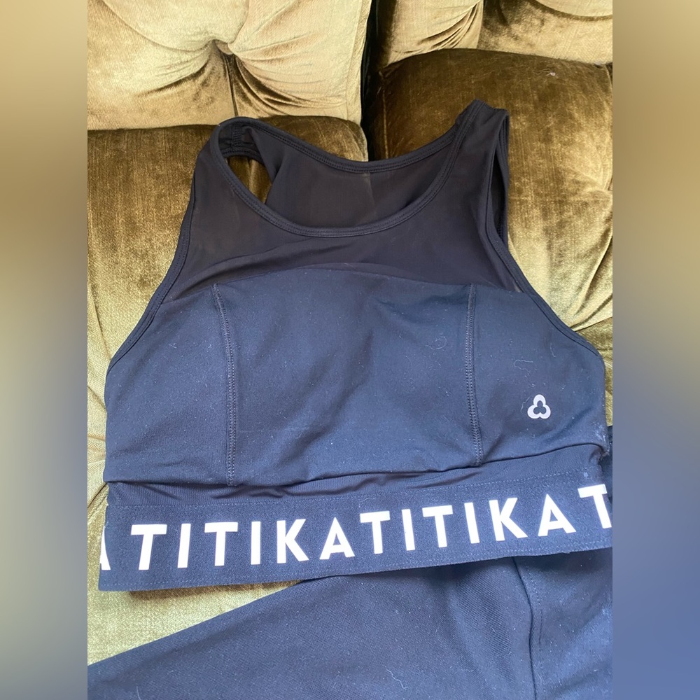 TITIKA ATHLEISURE Sport's Bra Size 2 | Closet Label #45.)